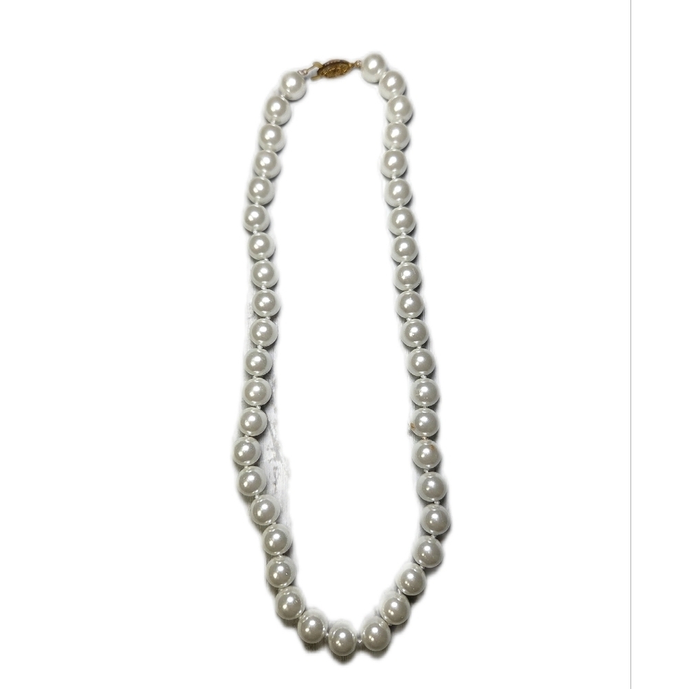 Classic White Vintage Pearl Necklace